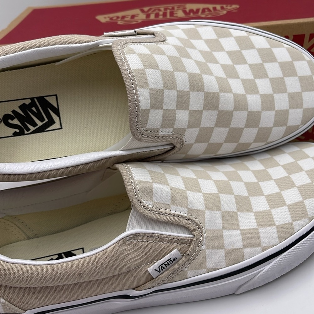 Vans Men’s Classic Slip-On
Color Theory Checkerboard
VN0A7Q5DBLL
Sneakers - Picture 14 of 16